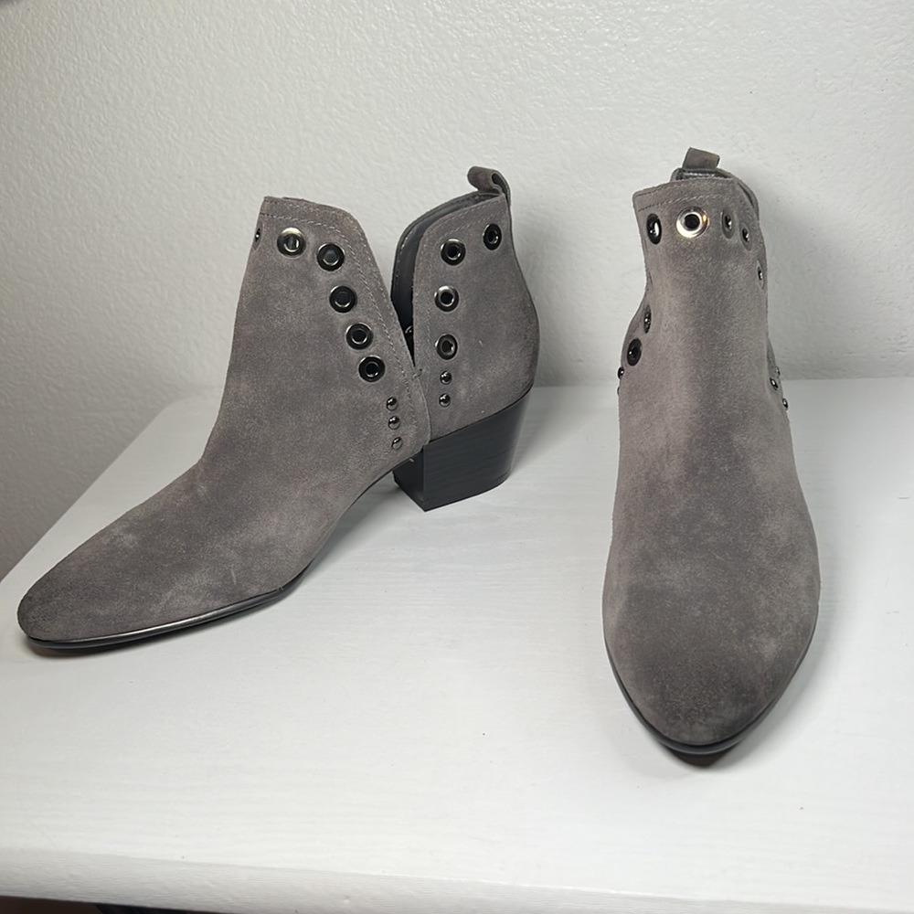 Sam Edelman Rubin Women's Gray Eyelet Leather Ankle Bootie Cuban Heels Size 8 - Picture 4 of 16